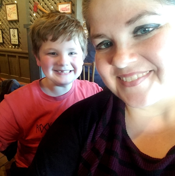 Meet your Posher, Kami - Picture 3 of 8
